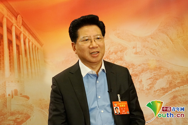 全国政协委员、民进上海市委专职副主委胡卫。受访者供图