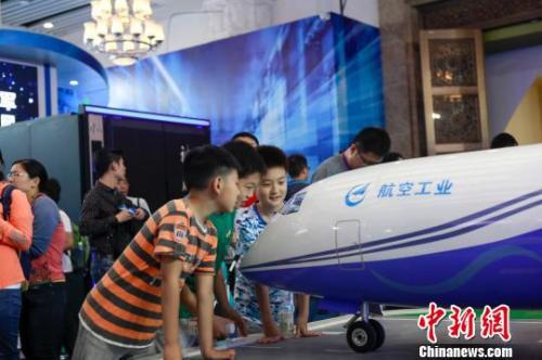 ͼ519գ2018ȫƼ߱Ƽܻй²ݽĻͼΪչֳСΧ۷ɻģ꣩͡  