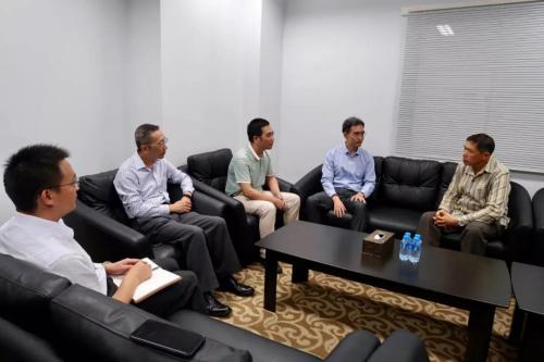 中方联合工作组就“8·19重大交通事故”处置工作约见老挝外交部领事司负责人。