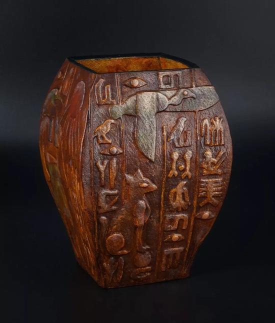 皮瓶《古埃及文明》叶度羽，2018年美国谢里丹“国际皮雕大赛”8-13岁组第一名