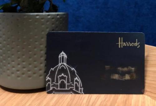 黑卡是哈罗德百货最高等级的积分卡(来源：英国《华闻周刊》)