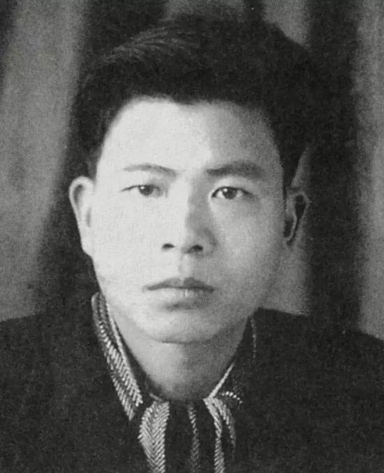 1942年，杭州国立艺专毕业时的吴冠中