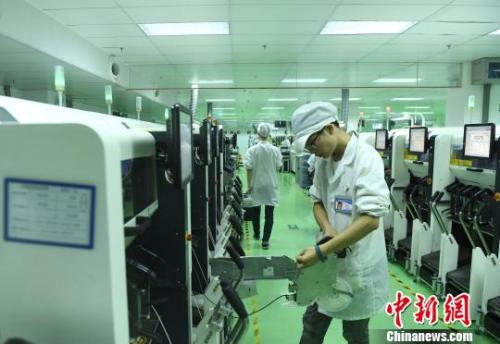“行走中国·2019海外华文媒体高层重庆行”参访团走进重庆经开区。 陈超 摄