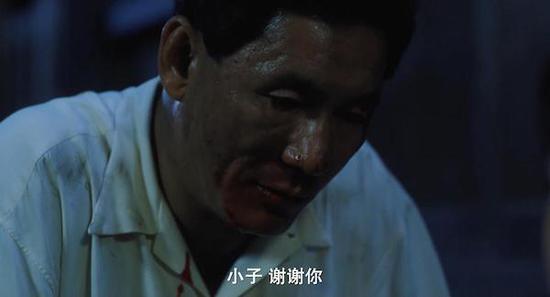 菊次郎感受到来自一个小孩子的关爱,这爱唤醒了他内心被压抑的爱。