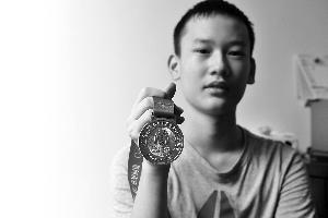 彭博获得全国青少年信息学奥林匹克竞赛的金牌。