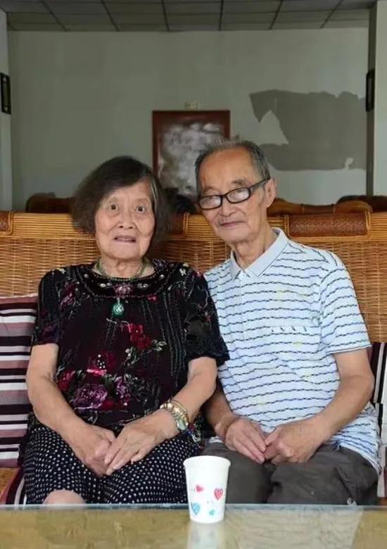 ▲吴思诚夫妇尚健在的女儿吴诚荃老人（94岁）和吴文一老人（92岁）
