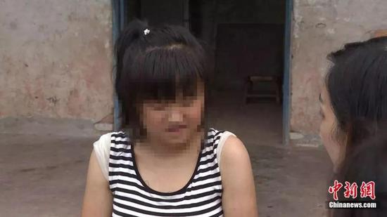 害羞的小婷。熊晓华摄