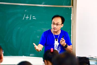 ▲2018年9月19日,苏德超教授在给学生们上课。(图片均由受访者提供)