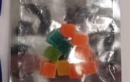 加拿大一校园活动提供大麻蛋糕 学生食用后病倒