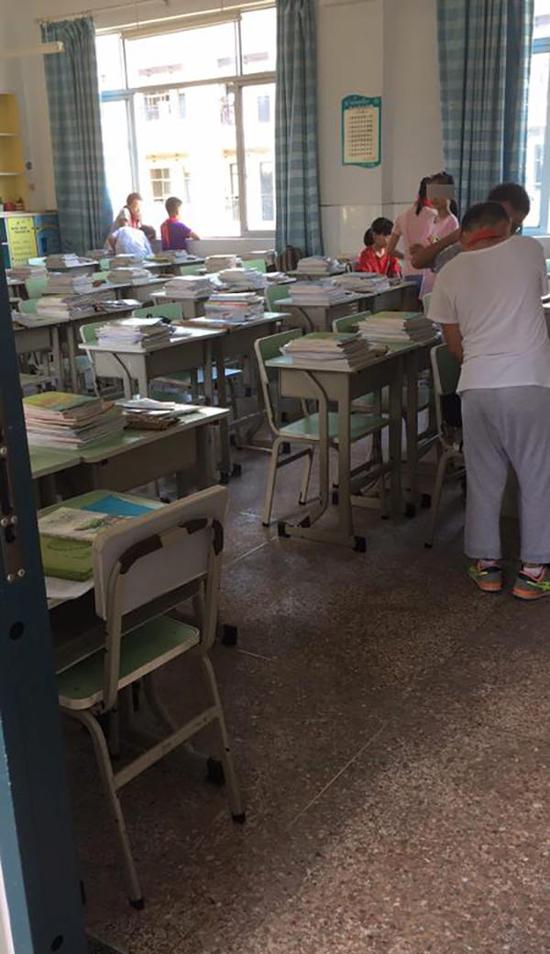 开学首日，杭州一小学班级三分之二学生缺席。学生家长供图