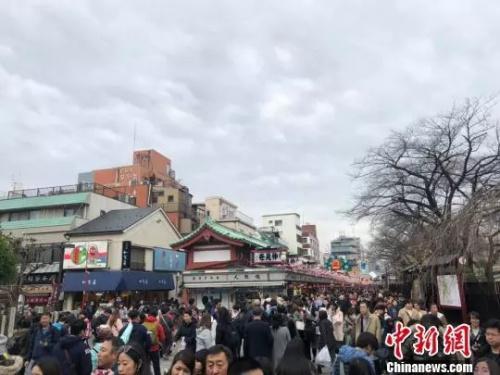 资料图:出境游。