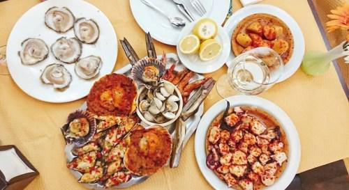 生蚝、海鲜拼盘、加利西亚章鱼，正宗的西班牙美食是很有吸引力的。（《欧洲时报》/马瑞 摄）