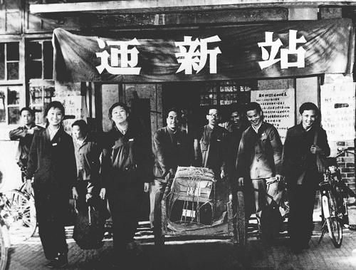 1978年春，北京大学迎来恢复高考后录取的第一批新生。 新华社发