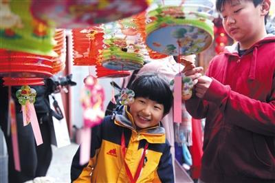 寒假期间，博物馆、纪念馆等单位会给学生准备特色文化大餐。李飞 摄