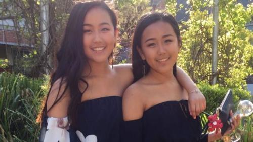 双胞胎姐妹安娜·杨(左)和尼娜·杨(右)。(图：悉尼先驱晨报)