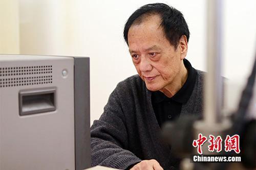 资料图为王泽山院士在实验室。朱志飞摄