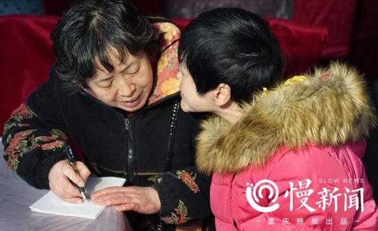 诗句从思海口中闪现,母亲帮她记录下来。