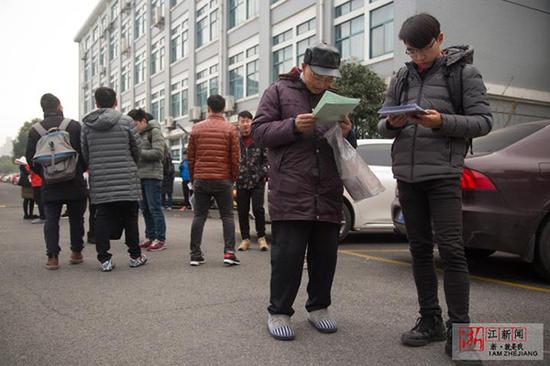 　今年邹老报考的是浙江农林大学林产化学加工工程专业。