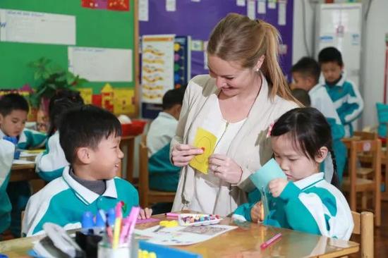 学芭蕾、参观博物馆都有