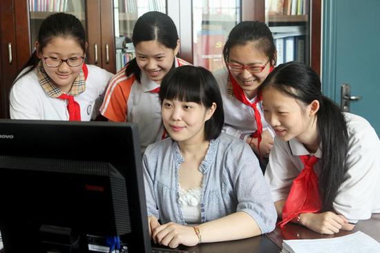 这位牵手浮力梦见跟学老师中学物理生手初中应用题图片