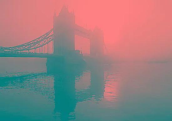 图片8：雾霾中的伦敦塔
