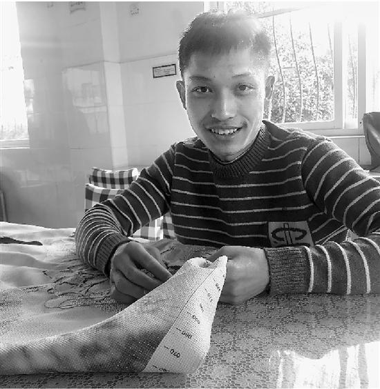 刚满18岁的他们像当年的你吗 三位00后的爱与