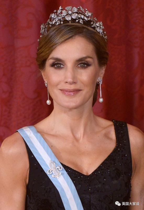 就是那个在女王宴会上把凯特王妃比下去的…