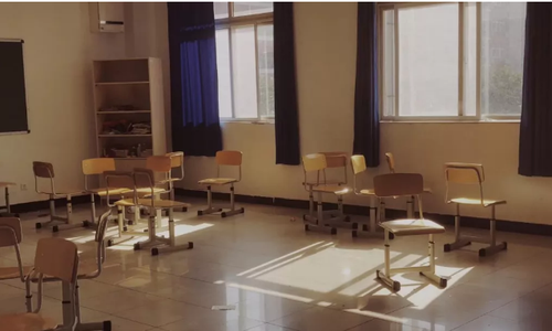 人大附校友笑谈：被戏称黄庄一中 睡觉也不脱校服