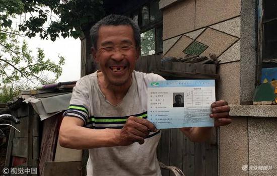 71岁高考18次 屡战屡败成“爷爷考生”