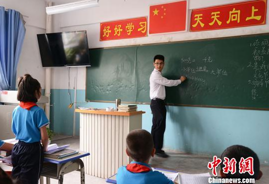 刘春韦在上课。 勉征 摄
