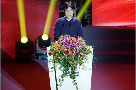 北京电影学院2018本科毕业典礼：C位出道 美颜暴击