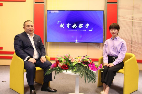 精华学校校长:廖中扬