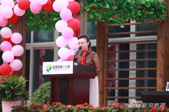 小书包传承大文化 红领巾相约中国梦