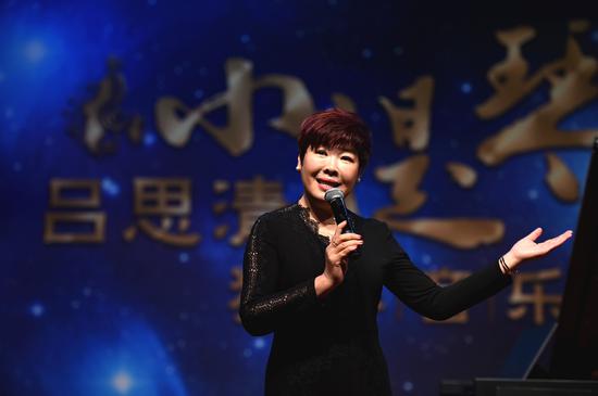 新年音乐会由北京师范大学文化创新与传播研究院院长于丹教授主持