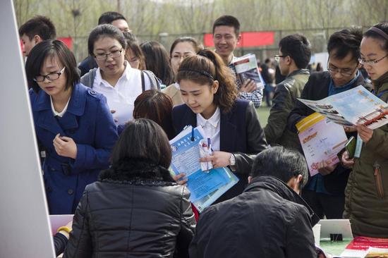 吸引大学生就业新招 外地毕业学生工作可包住