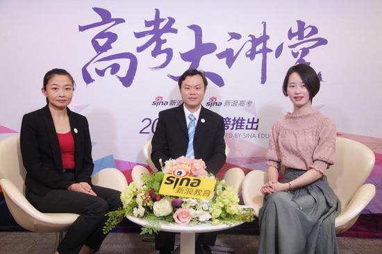 广东以色列理工学院招办副主任:冯海蓓(左1) 招办创办主任:曾锐(左2)