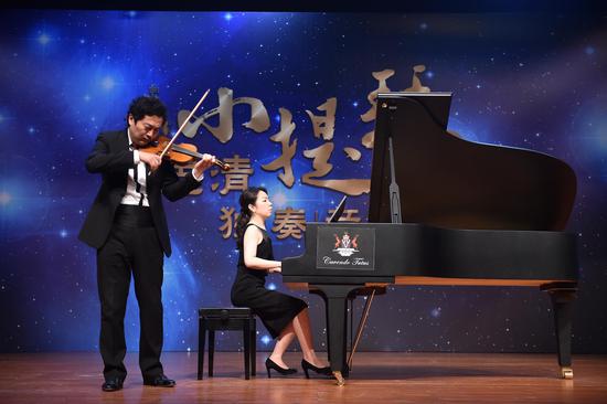 著名小提琴家吕思清教授与优秀青年钢琴家芦静怡默契演绎中外经典