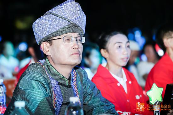 孤村变秀才村 代课夫妻28年送近千名学生走出大山