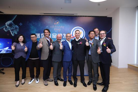 复星旅文全球首个一站式国际化玩学俱乐部迷你营开幕