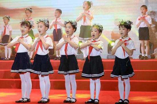 小学生们诵读了《红墙歌》《拍手歌》《社会主义核心价值观歌》《我的祖国我的家》等