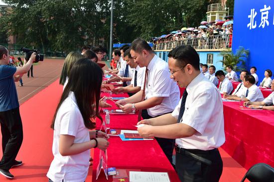 北京邮电大学举行2019届学生毕业典礼