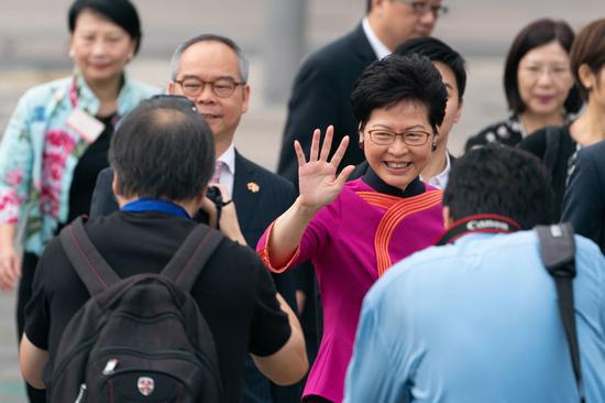 2018年10月1日，香港特首林郑月娥出席升旗仪式。图片来源：Anthony Kwan Getty Images