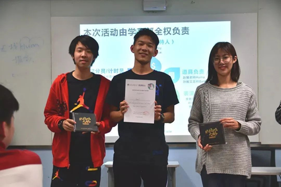 数学计算器竞赛夺冠小组合影