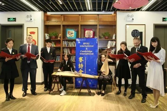 Michael O’Sullivan先生用中文深情朗诵《再别康桥》
