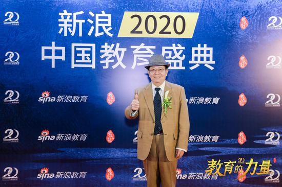 图为中国教育学会常务副会长刘堂江出席教育盛典。
