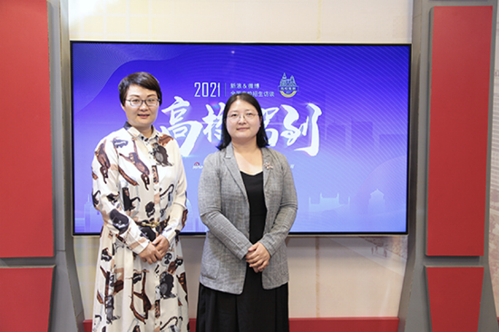 左一:中国社会科学院大学科研处处长 王炜 左二:中国社会科学院大学招生办公室副主任 冯杰梅