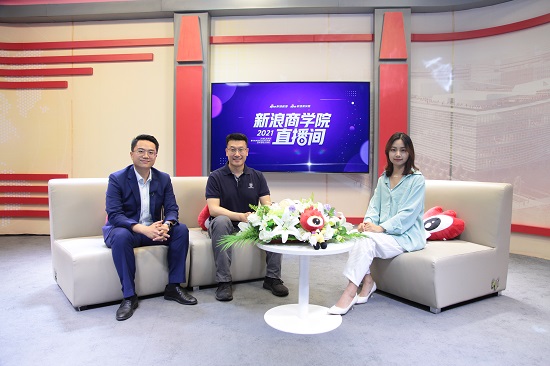 从左到右)2019级期货证券班学生、第16届MBA联合会主席马晓飞,
中国农业大学MBA教育中心执行主任谷征博士