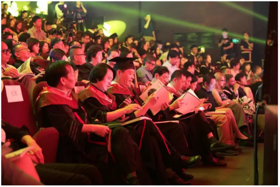 北京电影学院2018本科毕业典礼：C位出道 美颜暴击