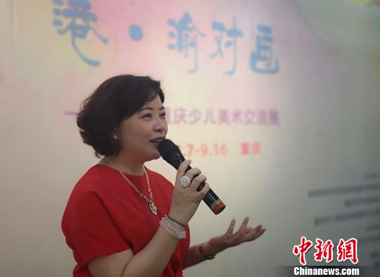 图为香港特区政府驻成都办署理主任苏紫贤讲话。　刘贤 摄