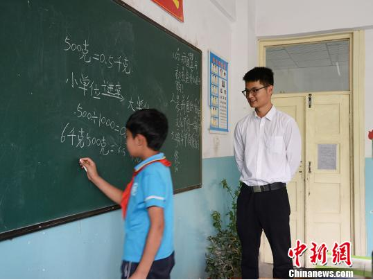 刘春韦在上课。 勉征 摄